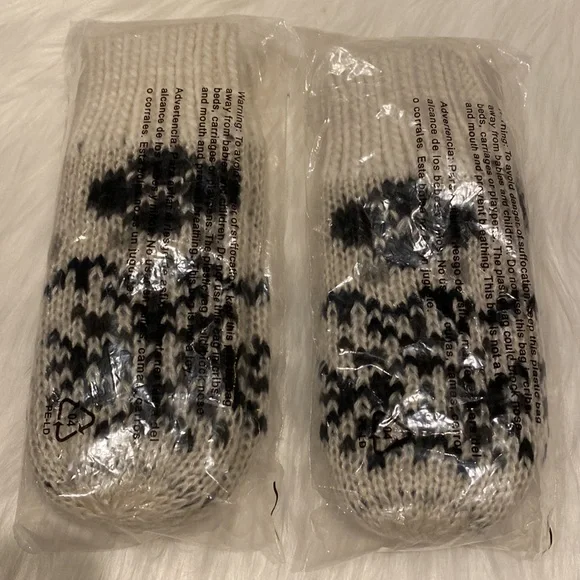 Kohl’s “The Super Cozy Mitten” Creme/Navy with Warm & Fuzzy Lining, One Size NWT - Picture 5 of 6